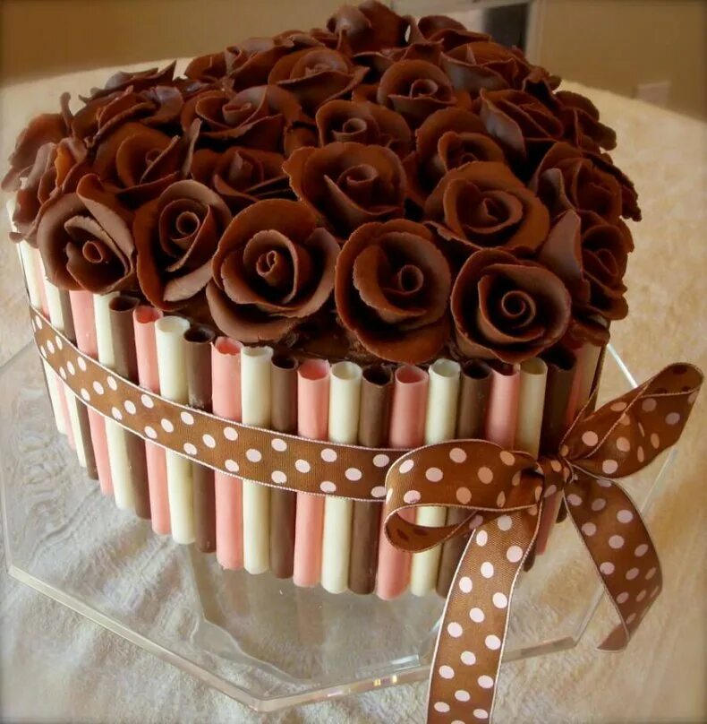 День рождения женщине в домашних условиях. Шоколадные цветы. Украшения из шоколада для торта. Красивый торт своими руками. Украшение тортов шоколадными декорами.