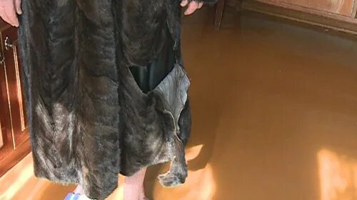 Подкладка для шубы. Отремонтировать шубу под подмышками. Рвется норковая шуба. Протерся рукав на шубе. Плеши на норковой шубе.