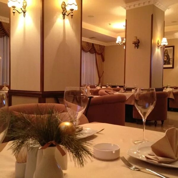 Ресторан сальвадор. Polly сад. Кафе таверна ст. Ресторан дали москва. Зорге ресторан москва.