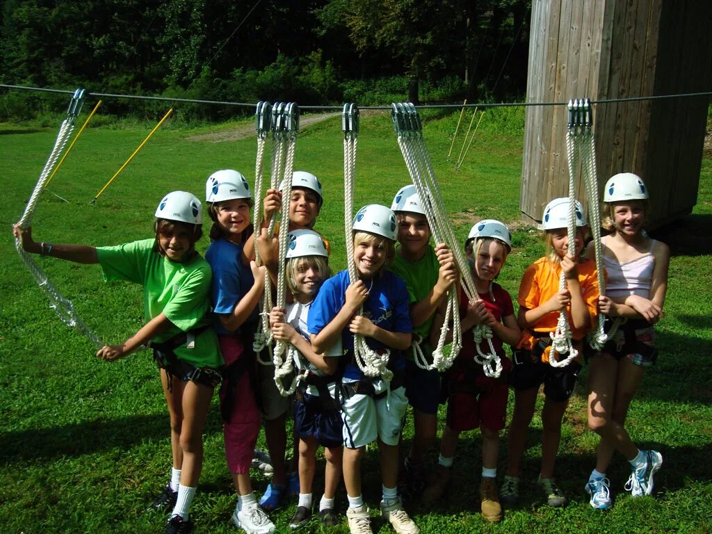 Парк camp adventure. Adventure кемпинг. Игры в лагере. Adventure camp персонажи. Адвенчер игра 1979 года.