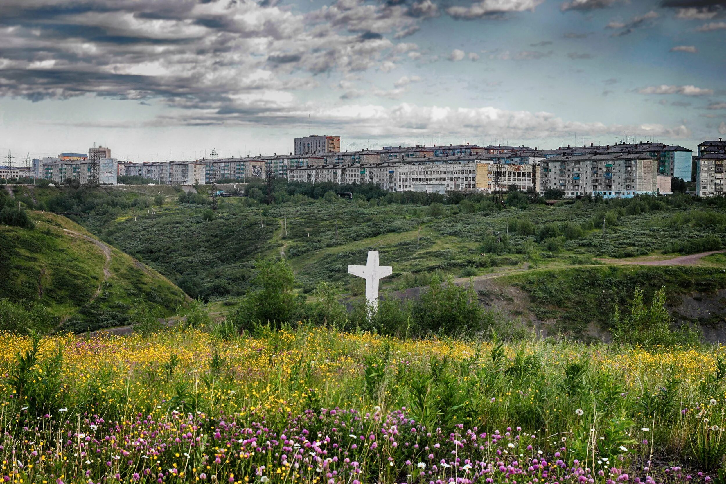 Город Воркута Республика Коми. Воркута центр города. Республика Коми природа Воркута. Воркута летом горы. Центр город республики коми