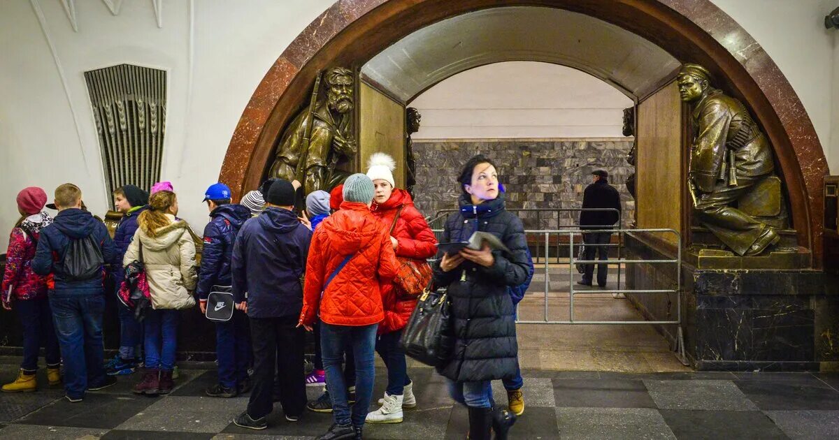 Метрополитен дети. Экскурсия в метро с детьми. Экскурсия в Московское метро для детей. Экскурсии детей в метрополитена. Экскурсия по метро в Москве.