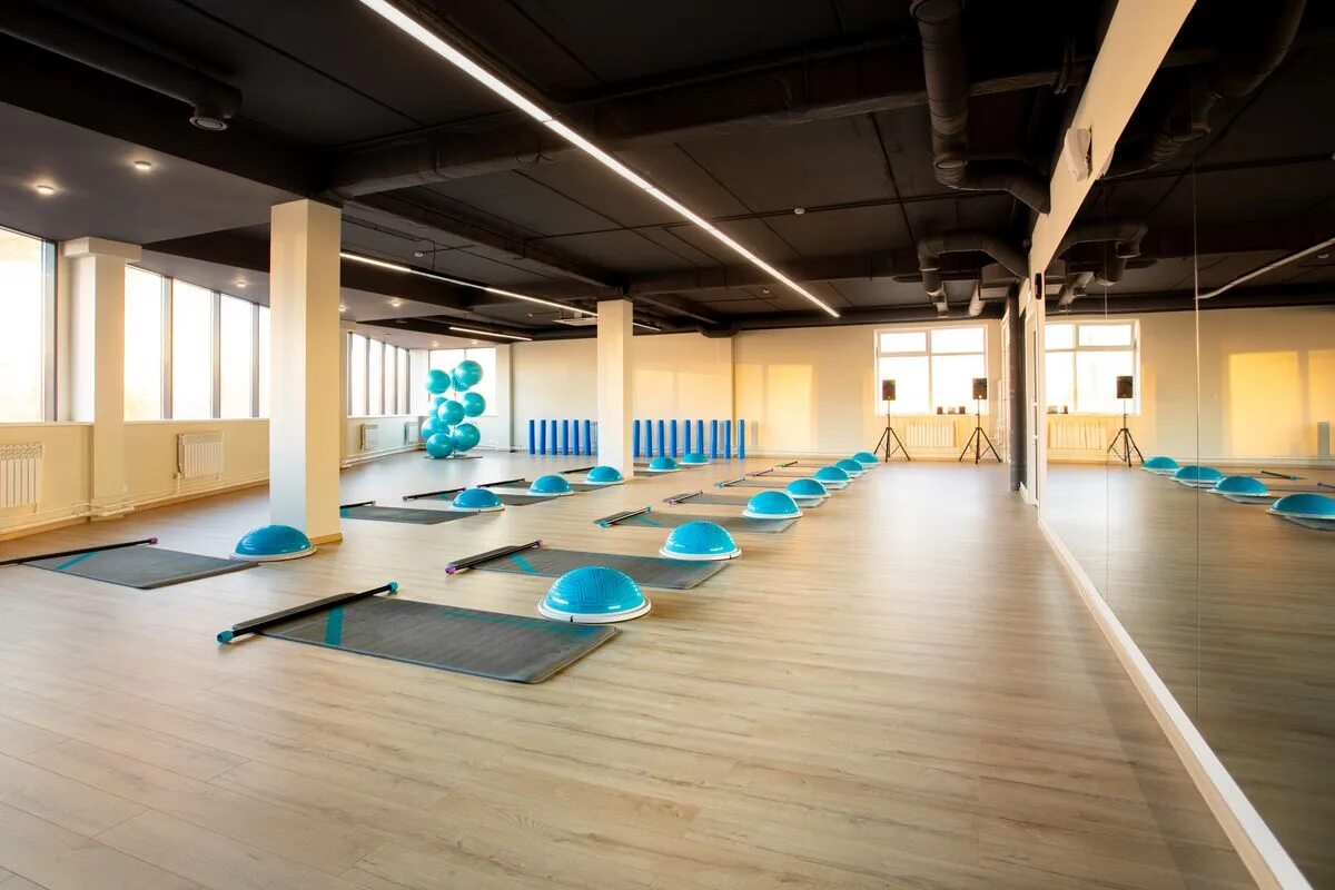 фитнес зал 1905 года. голден джим екатеринбург. фитнес сити соликамск. золотой тигр спортзал. фестивальная 10 екатеринбург тренажерный зал.