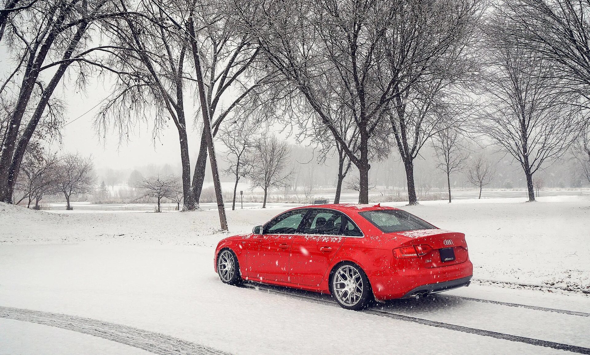 Ауди а5 кватро зима. Audi s4 красная. Красная Ауди а4 2004 зимой. Ауди а4 b8 avant на снегу.