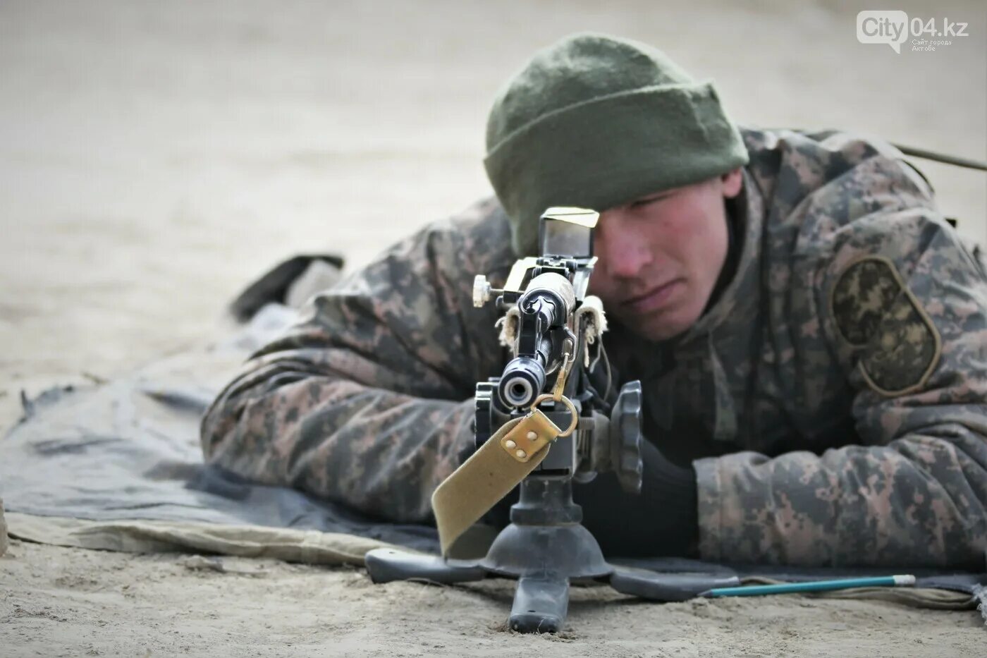 Снайпер usmc. Солдат снайпер. Пехотный снайпер. Снайперская винтовка mk13 mod 7. Снайпер пехотинец.