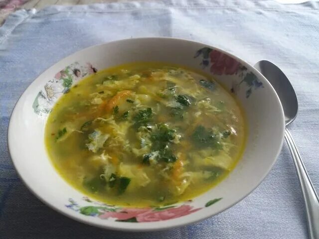 Суп из крапивы картофелем. Суп из крапивы с яйцом и картофелем. турецкий суп из крапивы. анимация для презентации суп из крапивы. крапивный суп как варится что идет туда.