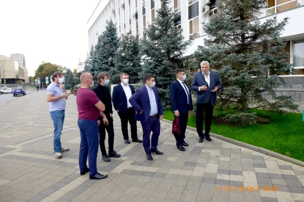 объявление подарите для посадки во двор растения. благоустройство территории детской больницы. озеленение города тюмень. сок олимпиец. озеленение больницы и благоустройство территории.