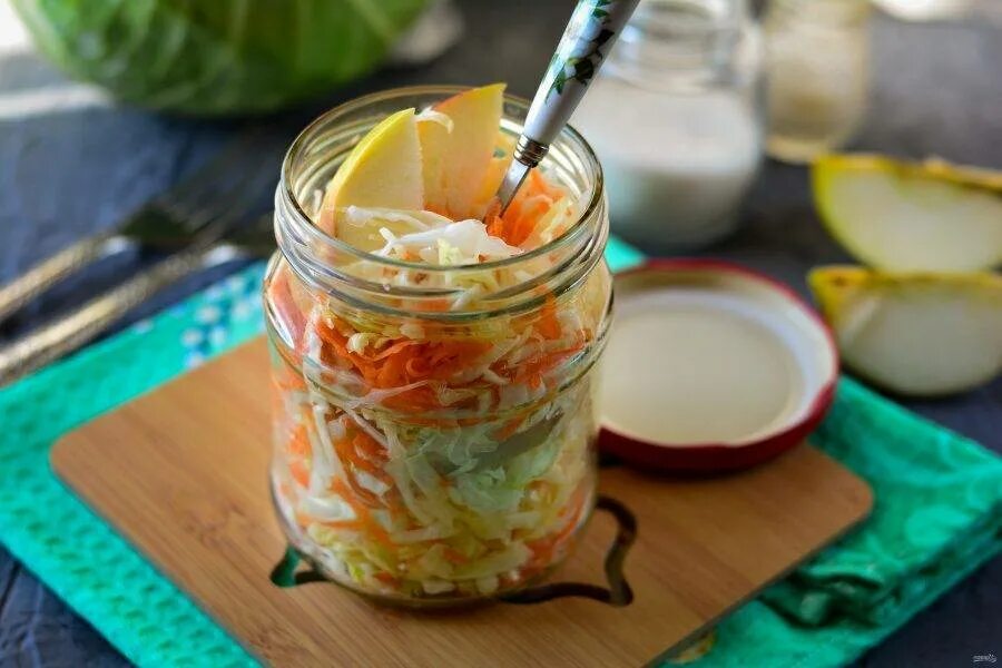 Капуста квашеная рецепт на зиму с морковью. Квашеная капуста хрустящая и сочная. Квашеная капуста и морковь по корейски. Быстрая капуста с болгарским перцем. Капуста квашеная рецепт на зиму с морковью.