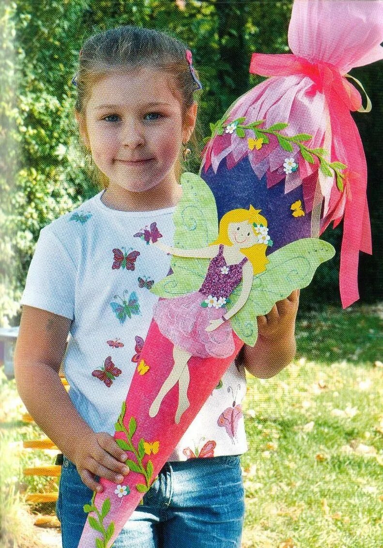 Букет с игрушкой. Букет из игрушек. Сладкий букет для девочки. Подарок своими руками на день рождения женщине. Букет из сладостей для девушки.