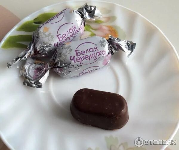 Конфеты италия tartufo. White rabbit конфеты. Картинка белых конфет белые просто. Белое на конфете что это. Конфеты белая черемуха кдв.