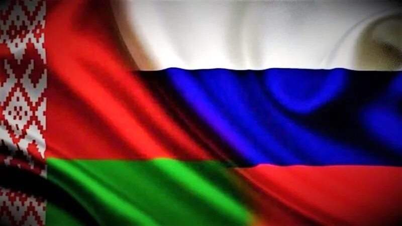 Белорусский близко. Русский и белорусский флаг. российский флаг в белоруссии.