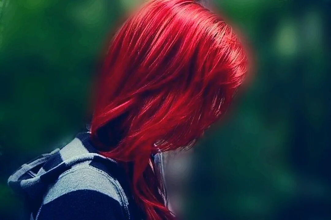 Девушка с красными волосами. Образ с красными волосами. Девушки с ярко красными волосами. Фотосессия с красными волосами.