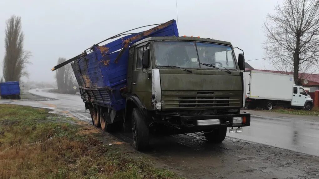 Камаз 5320 зерновоз с прицепом. Камаз 65115 разбитый. Камаз 2000. Камаз 1987 года. Камаз тамбовская область.