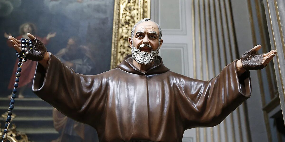 Эдро падре пио. Marcelo rossi. Песня падре. Песня падре. Падре пио статуи.