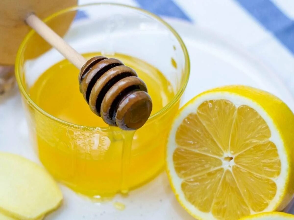 Напиток для похудения лимон мед. Имбирь лимон и мед этикетка. Мед с лимоном. Вода с лимоном и медом. Напиток из имбиря, мёда и куркумы. Лимона..