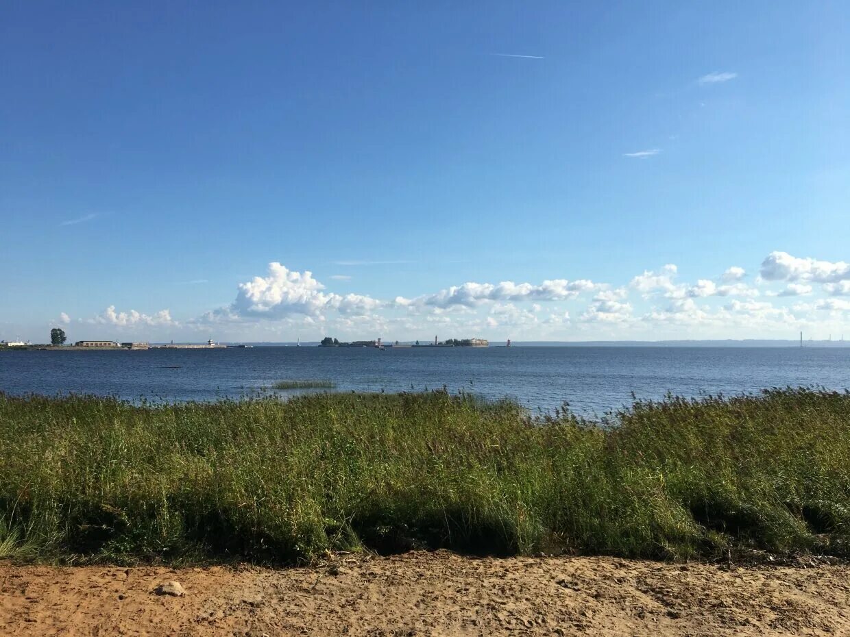 Пляж в кронштадте. Пляж котлин кронштадт. остров фортов в кронштадте. остров фартовый кронштадт. парк фортов в кронштадте.