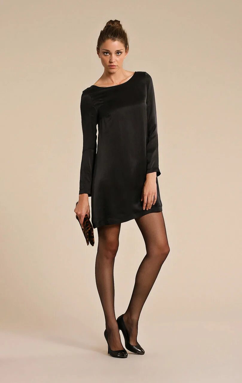 в платье и колготках. черное платье какие колготки выбрать.