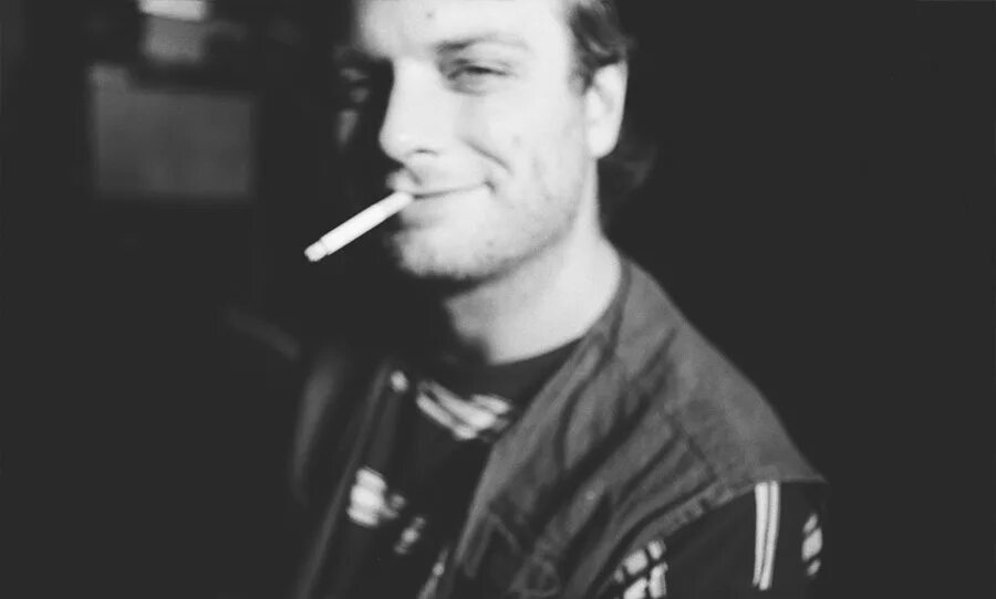 Mac demarco alone. Мак демарко. мак де марко с сигаретой. 2 мак демарко. mac miller mac demarco.