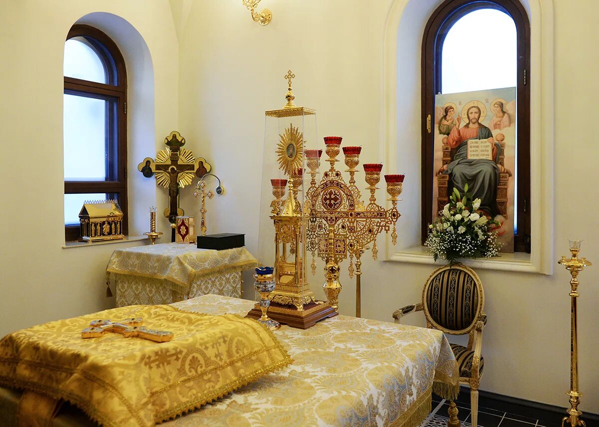 Больница святого владимира храм. Больница святого владимира в сокольниках. Больница святого владимира в сокольниках. Храм живоначальной троицы в сокольниках. Храм при детской больнице.