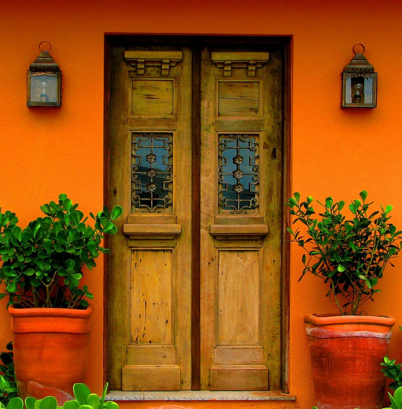 Красивые старые двери. Красивые двери. Старинная дверь. Красивые старинные двери. Самые красивые двери.