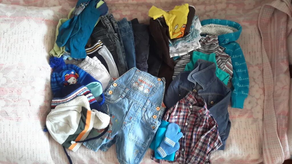 Отдать вещи даром с вывозом. Отдам вещи на мальчика. вещи пакетом на мальчика. детские вещи на мальчика пакетом. вещи даром на мальчика 7 лет.