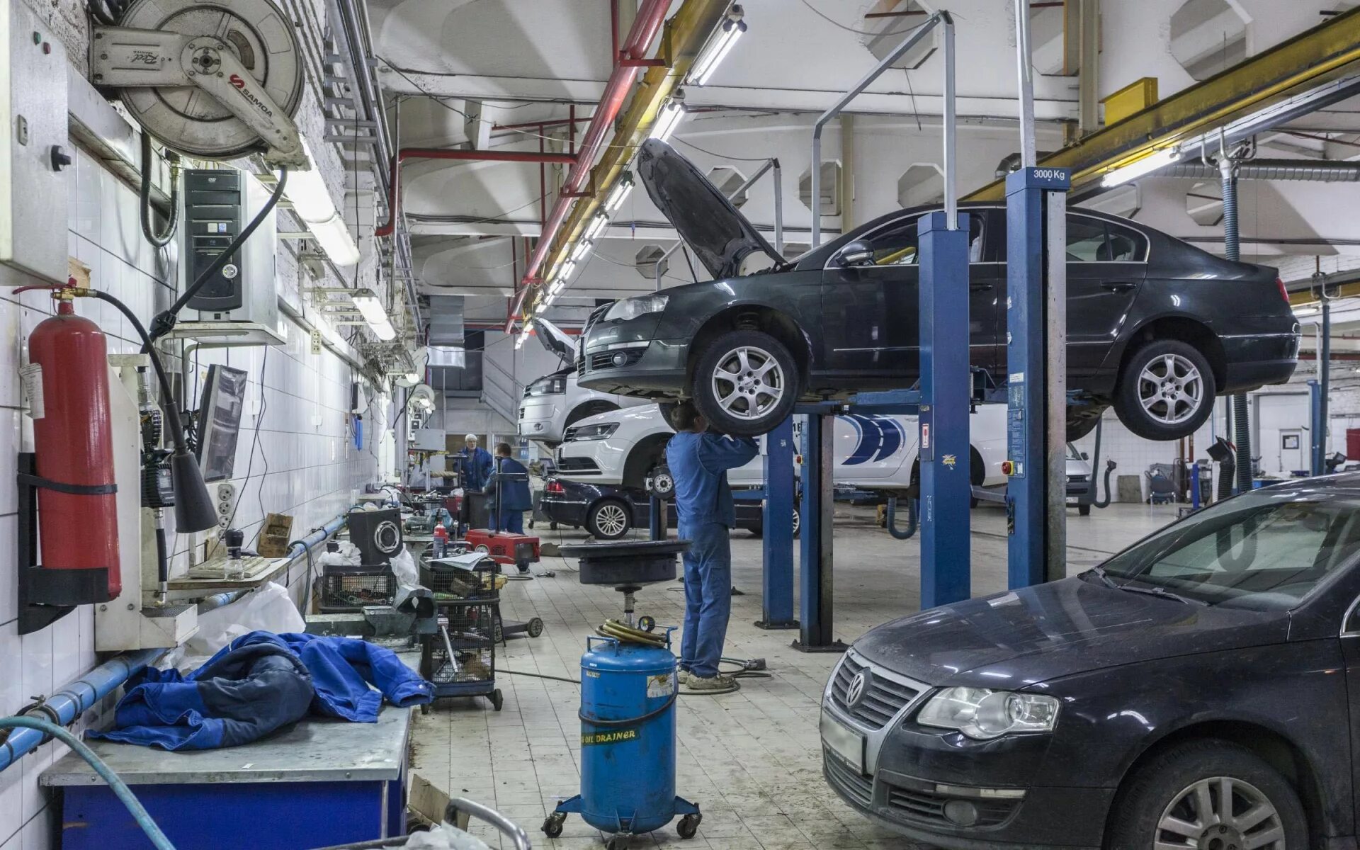 Покупка автосервисов. Станция техобслуживания автомобилей. Автосервис СТО. Современный автосервис. Авто в автосервисе.