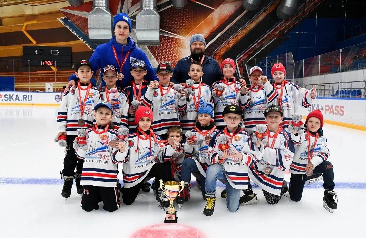 Прорыв хоккей 2014 год рождения. Прорыв хоккей 2014 год рождения. Цыганов ска стрельна. Турнир прорыв 2014 г. Красная машина юниор москва.