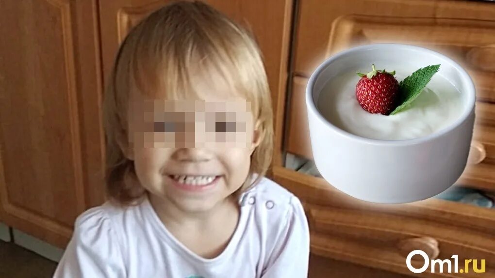 Видео девочка съела. Маленькая девочка проглатывает. двухлетняя девочка. красивые девушки глотают. маленькая девочка заглатывает мороженое.