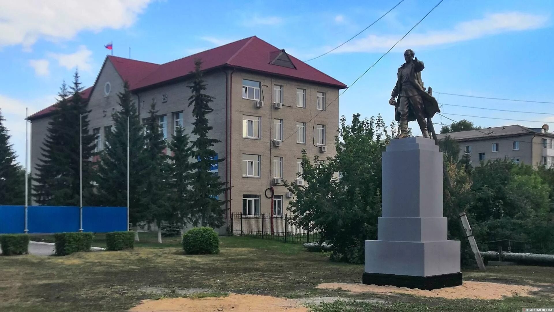 Площадь города Куйбышева Новосибирской области. Каинск Куйбышев. Памятники Куйбышева НСО. Памятник Куйбышеву в Куйбышеве Новосибирской области. Г куйбышев россия