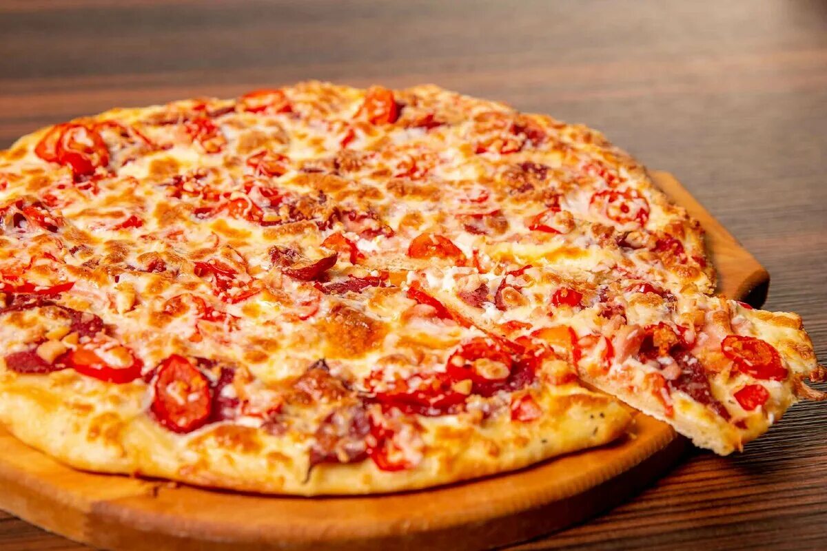 Пицца мясная. Пицца с мясом. Пицца с говядиной. Пицца с копченым мясом. Пицца с языком рецепт