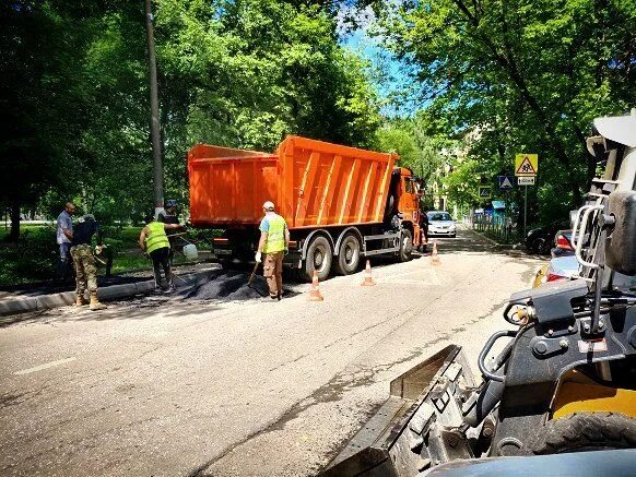 Дорога асфальт Москва. Автодорожное строительство. Зеленой дороги. Торжественное открытие улицы после асфальтирования Нахимова.