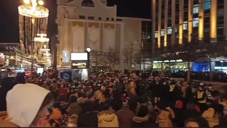 Митинги в Москве в феврале 2022. Митинг в Москве 24 февраля. Протесты против войны Москва 2022. Митинг в Москве 24 февраля 2022. Митинги в москве 24 февраля