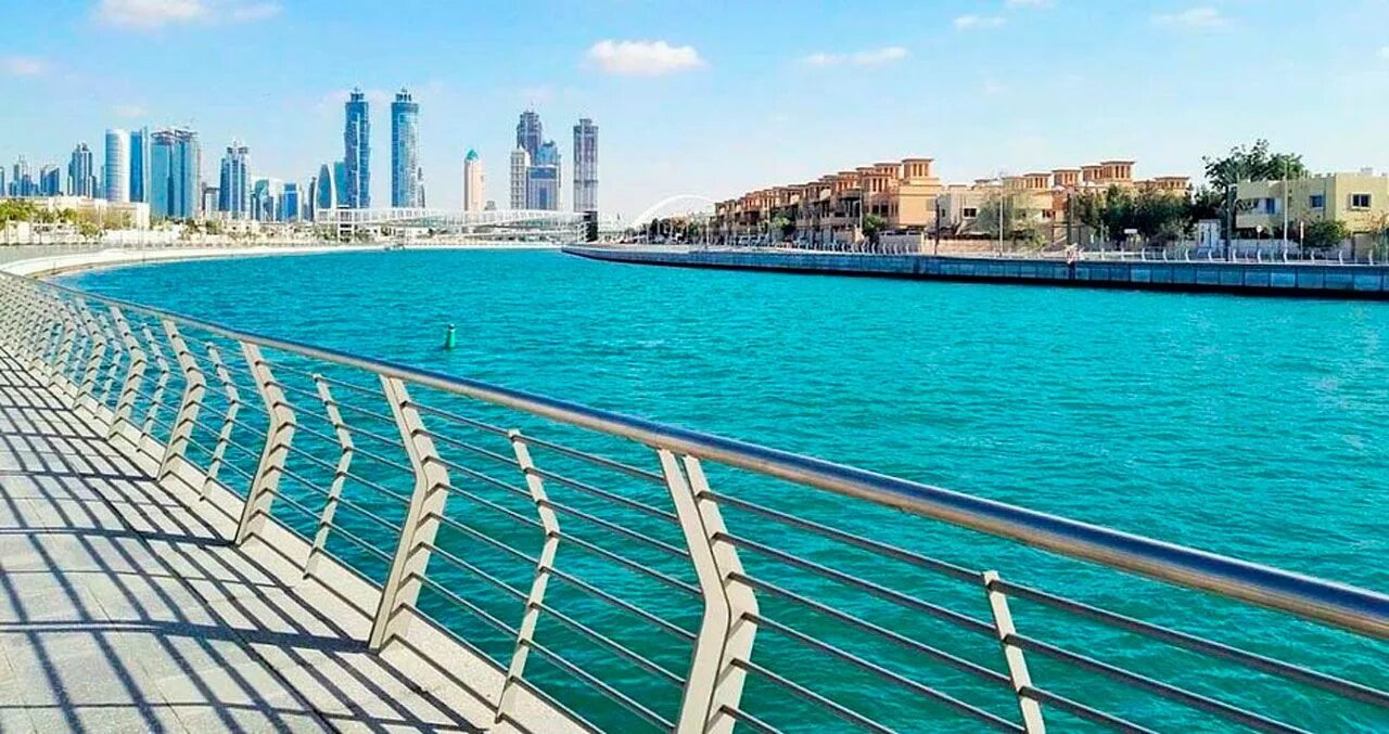 Набережная Dubai Water canal. Водный канал Дубая. Creek canal Дубаи. Dubai Creek Harbour набережная. Куплю воду дубай