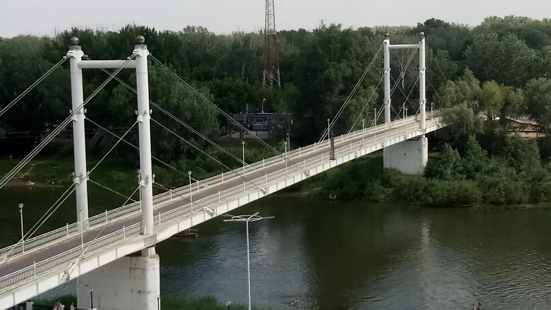 В оренбурге какой мост. Мост Европа Азия Оренбург. Мост через Урал Оренбург Европа Азия. Мост реки Урал в Оренбурге. Пешеходыймост через Урал Оренбург.