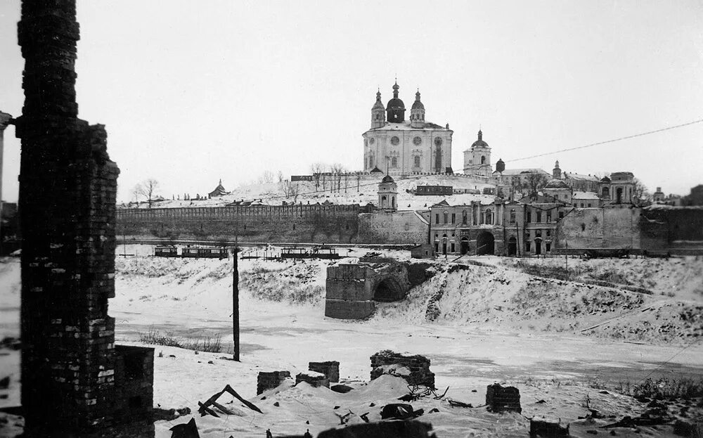 Разрушенный смоленск 1943. Смоленск в оккупации. Разрушенный смоленск 1941. Разрушенный смоленск 1943. Разрушенный смоленск 1943.
