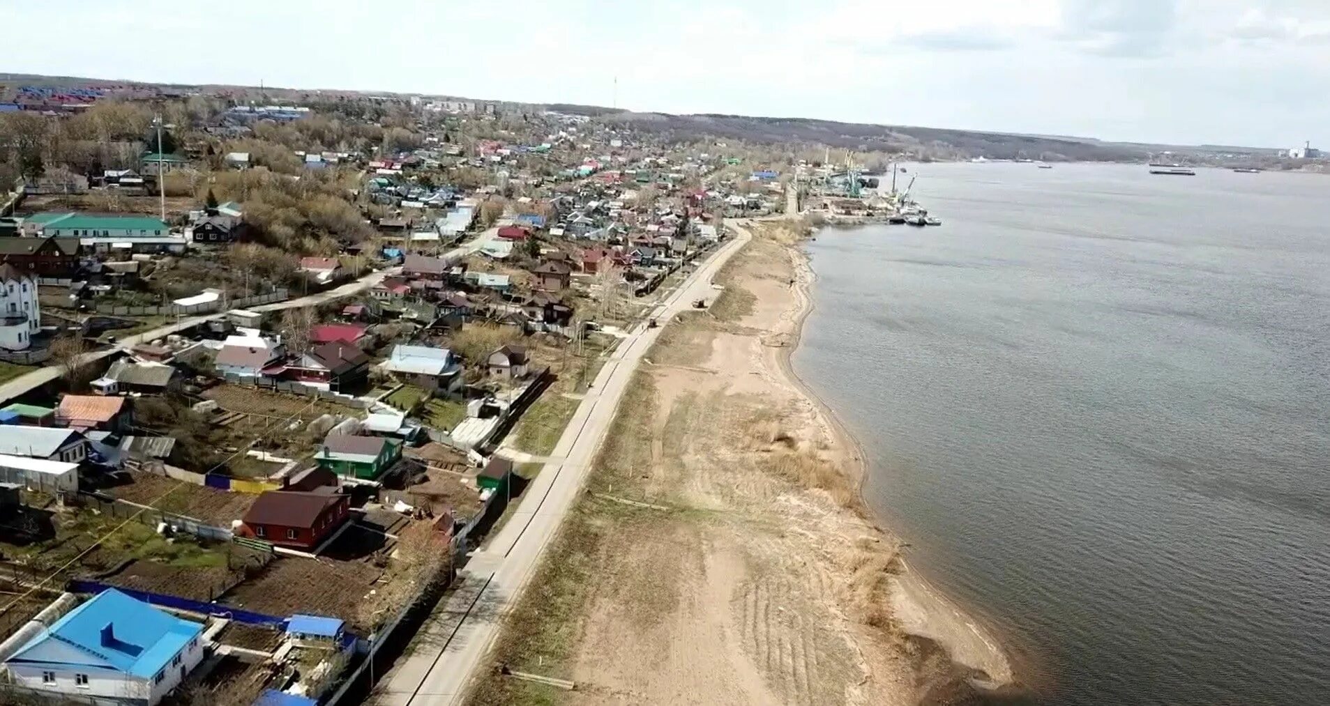 Уровень воды в реке кама. Чистополь Кама. Река Кама Чистополь. Набережная Камы Чистополь. Парк набережная Кама Чистополь.