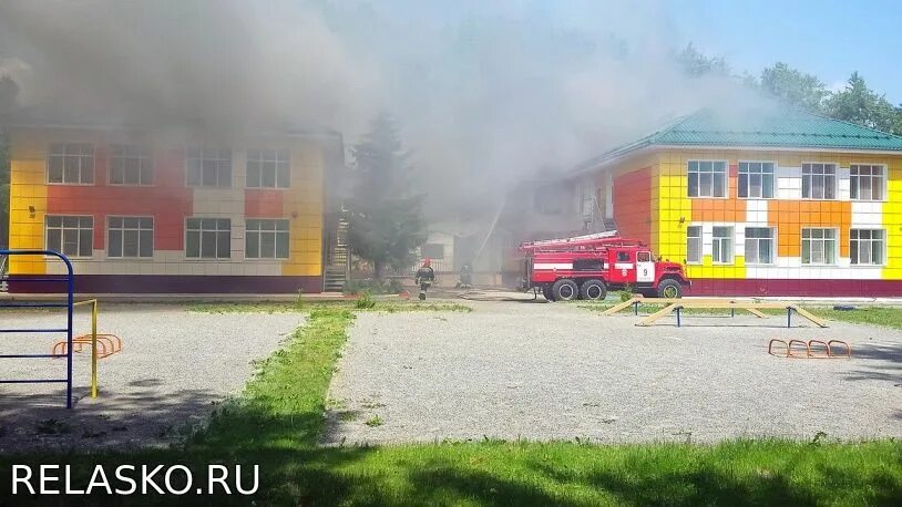 Пожар в детском саду спб. Горит детский сад. Пожары в детских садах. Сгоревший детский сад. Горит детский сад.