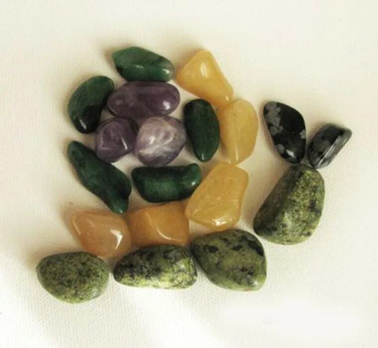Где купить камни в москве. Полудрагоценные и поделочные камни. Поделочные камушки. Поделочные цветные камни. Изделия из драгоценных и полудрагоценных камней.