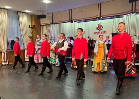 Какой ансамбль исполняет