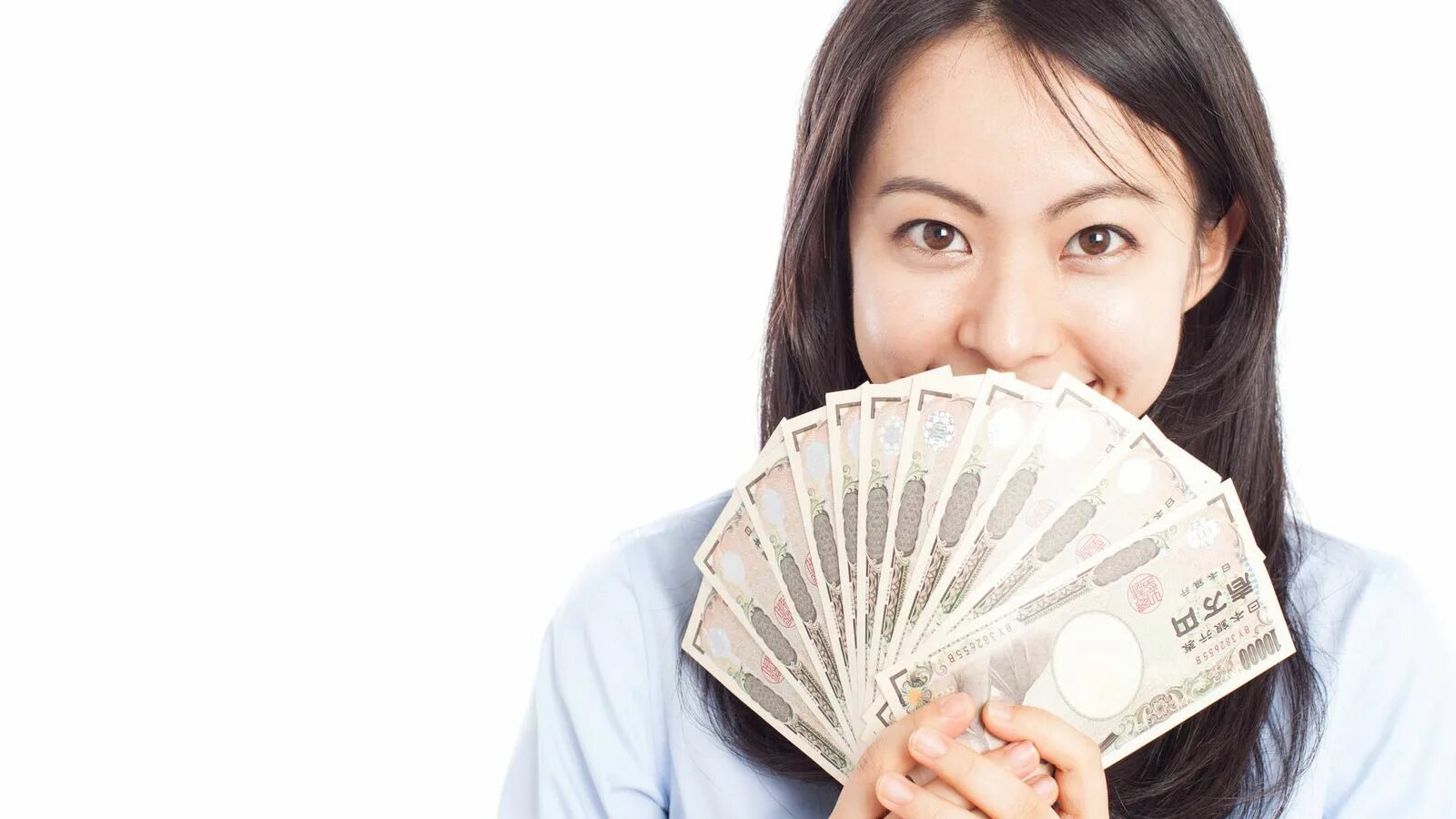 Японец с деньгами. Японка с деньгами. Зарплата в Японии. Японка с деньгами в руках. Жена за деньги 2021