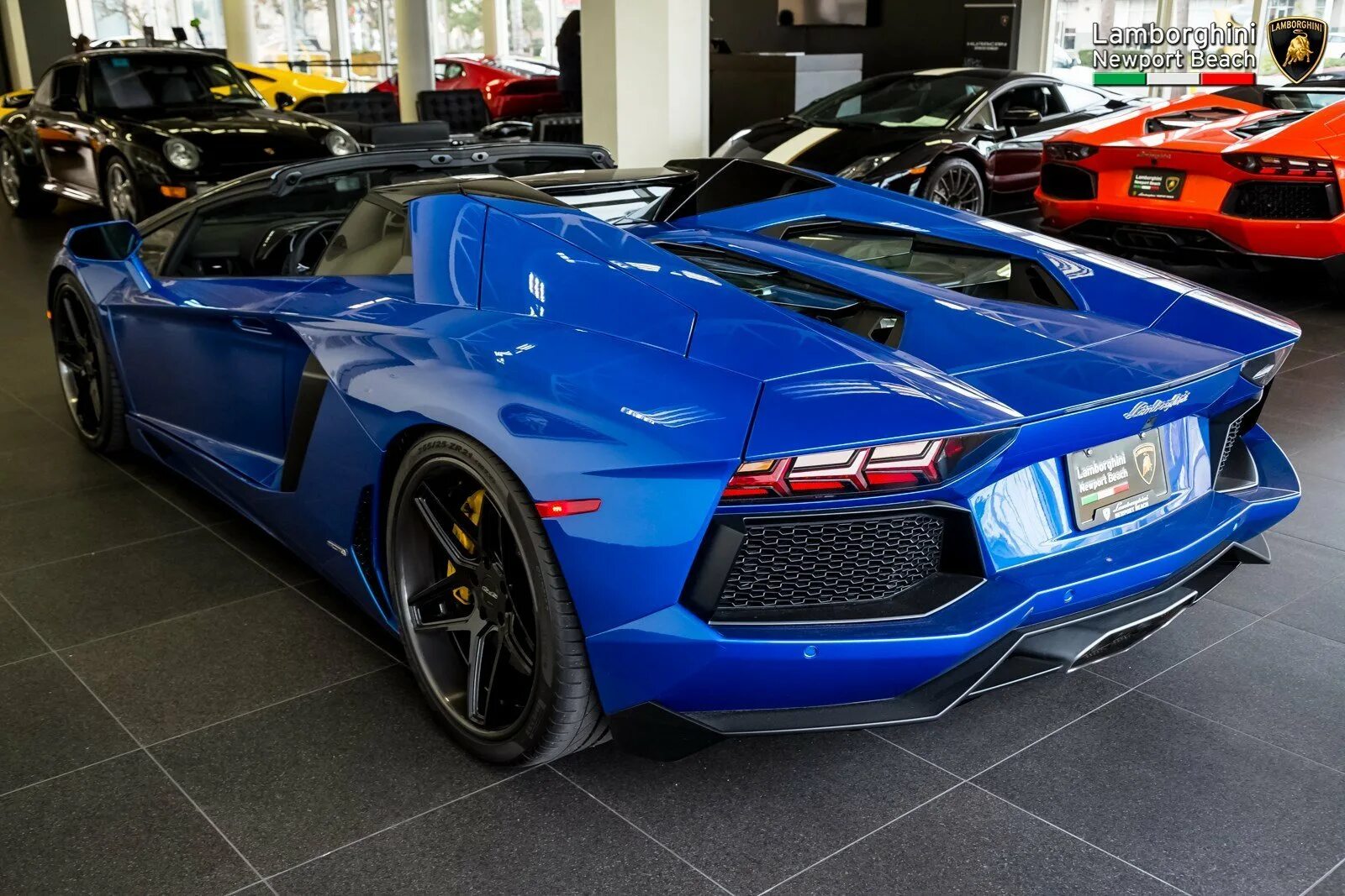 Включи синий ламборгини. Lamborghini aventador lp 700 синий. Lamborghini aventador lp700 blue. Ламборгини авентадор лп 700-4 синий. Ламборджини авентадор синий.