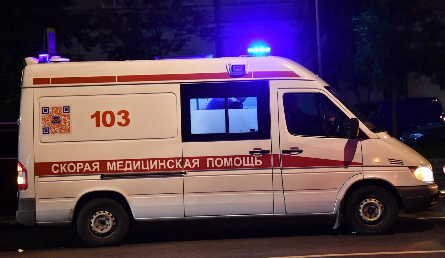 03 скорая помощь. Номер скорой помощи. Скорая москва. Символ скорой помощи. Специальные службы защиты населения 3 класс.