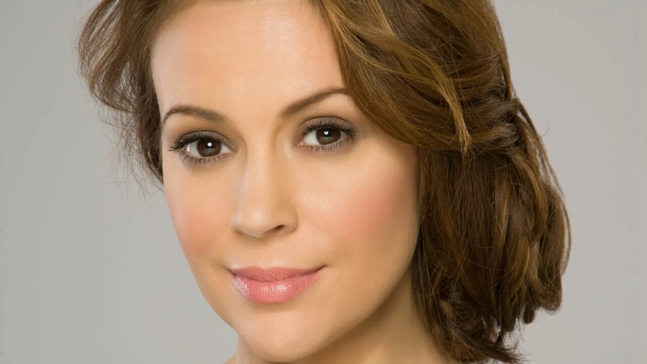 Не было женщины в 30. Алисса Милано. Алисса Милано фото. Алисса Милано в 30 лет. Alyssa Milano hot.