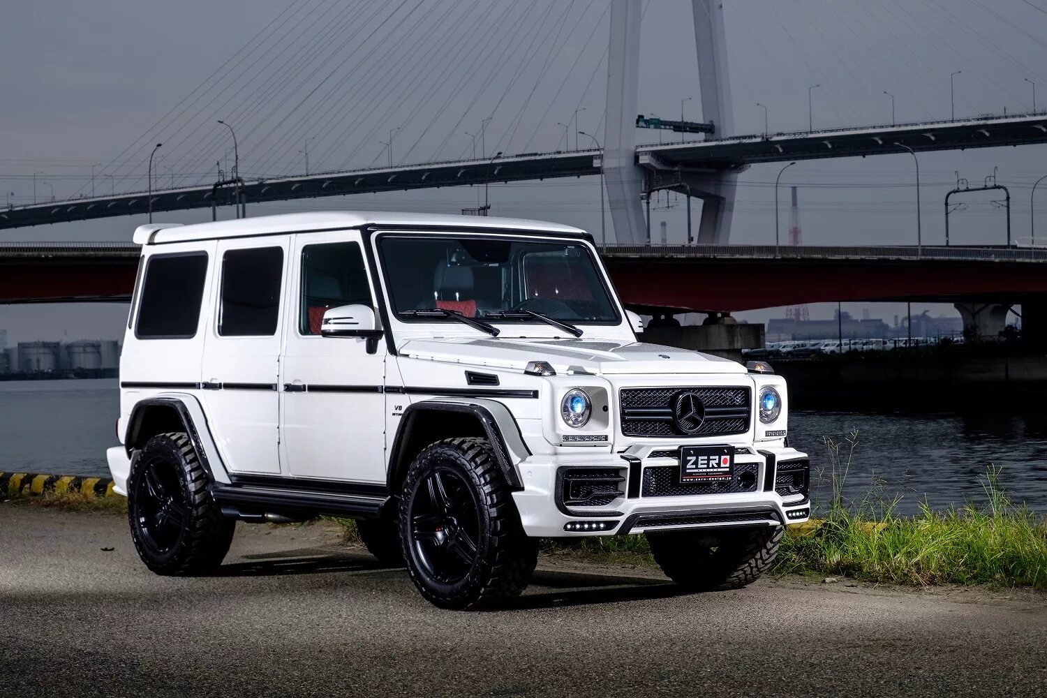 G63 2012. G463. Аэродинамика Mercedes g class. Белый g63 без номеров с боку. Танк 300 обвес под гелик