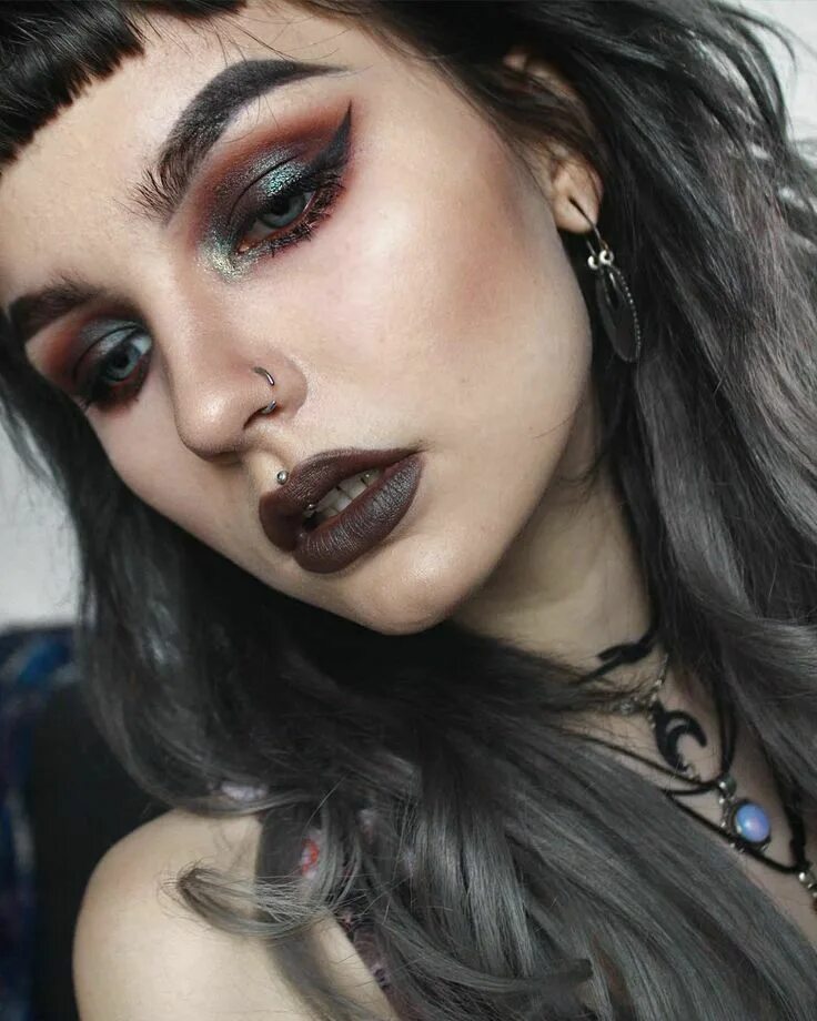 Dark make up