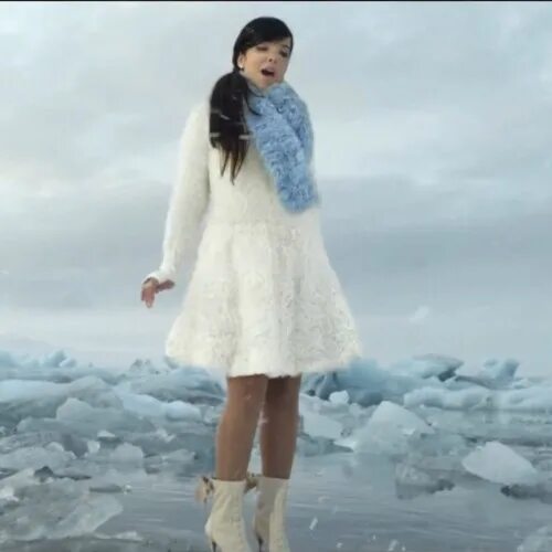 Indila. Индила певица. Indila Biografiyasi. Индила лав стори. Love story indila ноты