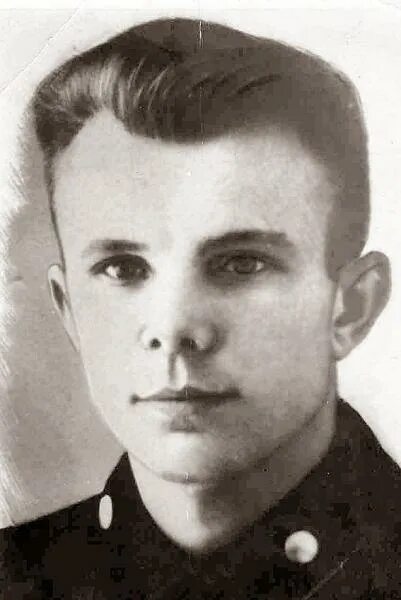 Молодой гагарин фото. Гагарин в молодости. Молодость гагарина юрия. Молодой гагарин фото. Молодой гагарин фото.