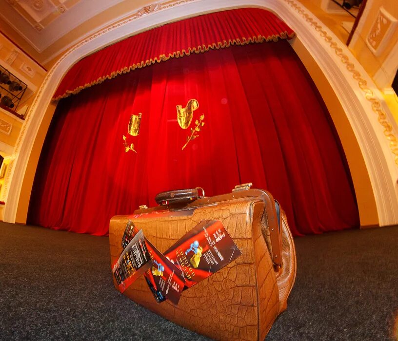 театральный кейс. роман соколовский сочи саквояж. самодеятельный театр. после чехова спектакль. театр саквояж любительский театр анна торопова.