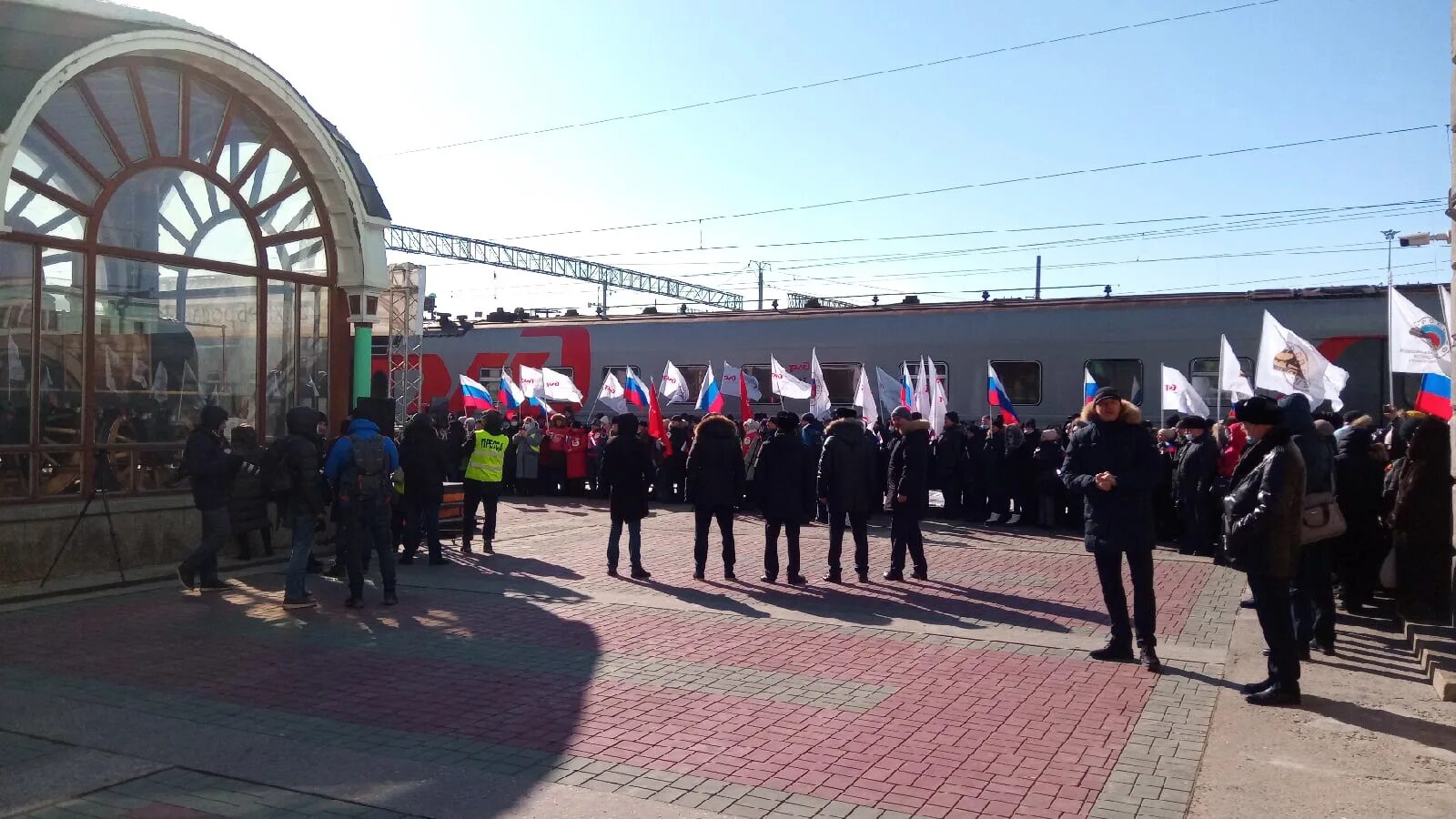 Барнаул митинг против повышения тарифов. Митинг в поддержку сво смоленск. Митинги 11. Митинг фото. Городские митинги.