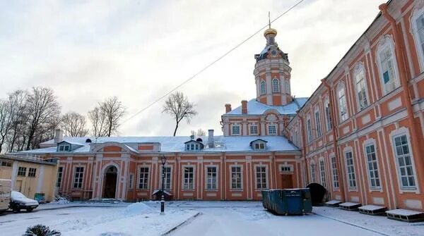 Федоровский корпус александро-невской лавры в санкт-петербурге. Федоровская церковь александро-невской лавры. Благовещенская церковь александро-невской лавры доменико трезини. Подворье александро-невской лавры. Церковь феодора новгородского александро невской лавры.